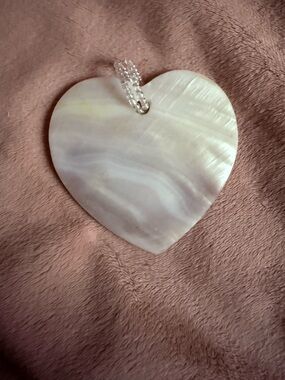 Heart-Shaped Mother-of-Pearl Pendant Necklace in White